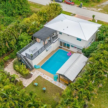 Luxury Tropical Oasis-4 Bedrm Private Pool Retreat Villa